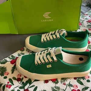 Cariuma Green Canvas Sneakers, size 10